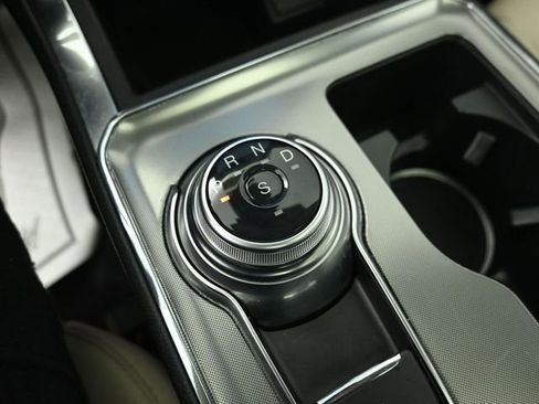 Certified 2022 Ford Edge Titanium w/ Class II Trailer Tow Package image 13