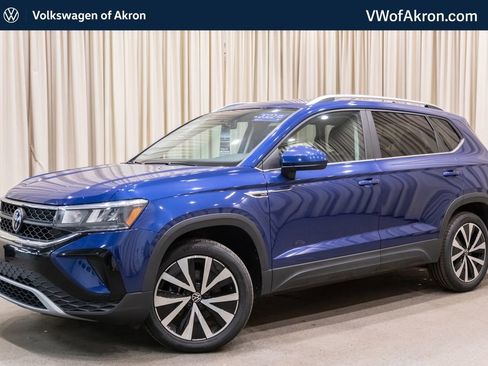 Used 2022 Volkswagen Taos SE image 1