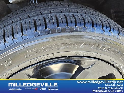 New 2025 Jeep Grand Cherokee Limited w/ Luxury Tech Group II image 19