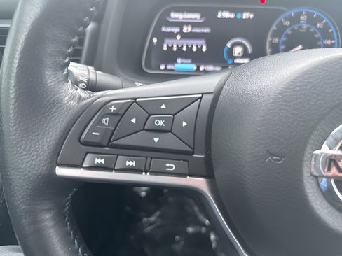 Used 2019 Nissan Leaf SV w/ SV Technology Package image 32