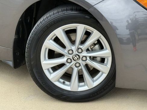 Used 2025 Toyota Corolla SE FWD image 2