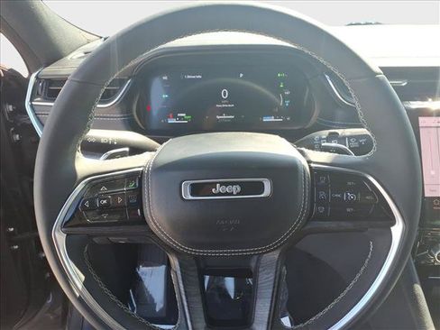 Used 2022 Jeep Grand Cherokee Overland AWD/4WD image 43