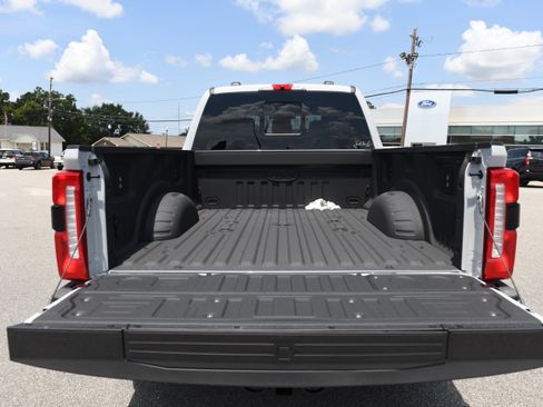 New 2026 Ford F250 Lariat w/ Black Appearance Package AWD/4WD image 9