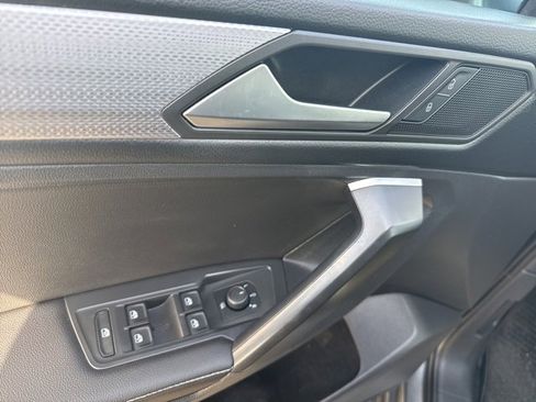 Used 2022 Volkswagen Tiguan S image 10