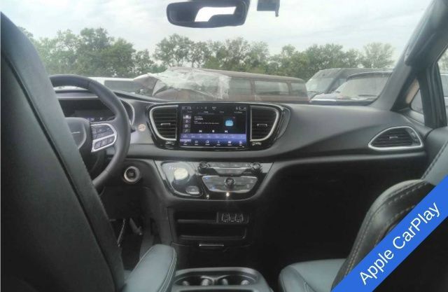 Used 2025 Chrysler Pacifica Select FWD image 3