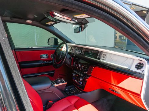 Used 2021 Rolls-Royce Phantom Sedan RWD image 64