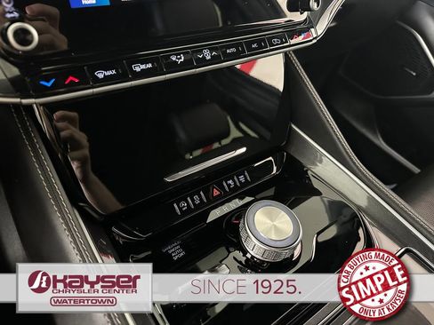 Used 2024 Jeep Wagoneer 4WD w/ Premium Group I image 27