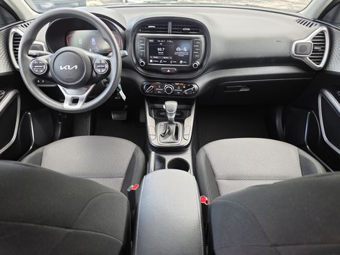 Used 2024 Kia Soul LX w/ Option Group 015 FWD image 17