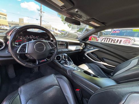 Used 2018 Chevrolet Camaro SS RWD image 11