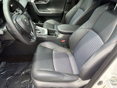 Used 2025 Toyota RAV4 XSE w/ Weather Package AWD/4WD image 5
