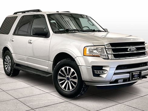 Used 2017 Ford Expedition XLT image 3