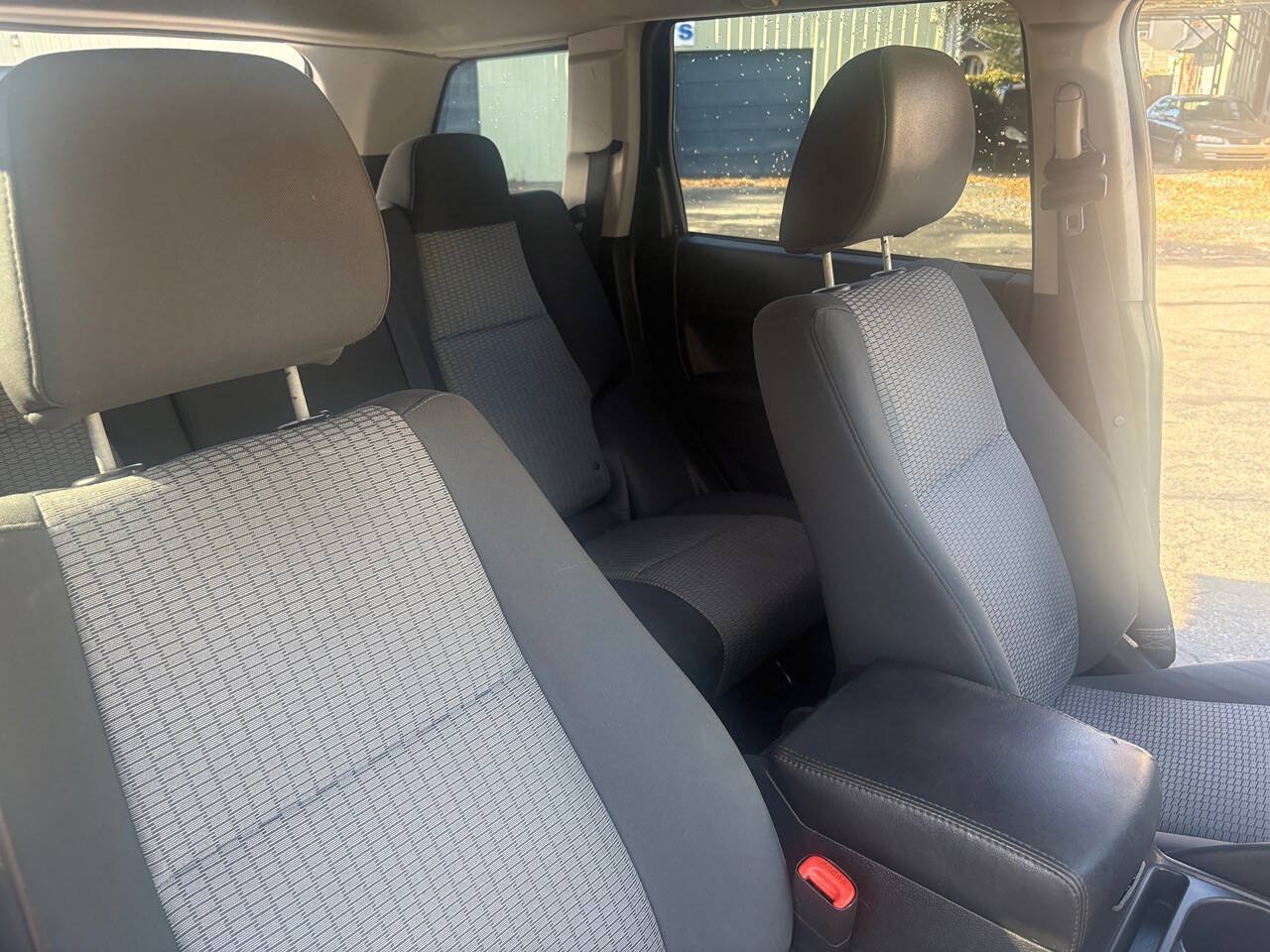 Used 2010 Jeep Grand Cherokee Laredo AWD/4WD image 28