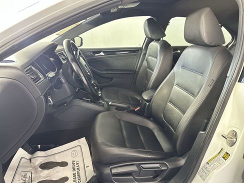 Used 2018 Volkswagen Jetta Sport image 11