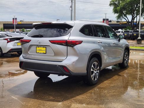 Used 2022 Toyota Highlander XLE FWD image 5