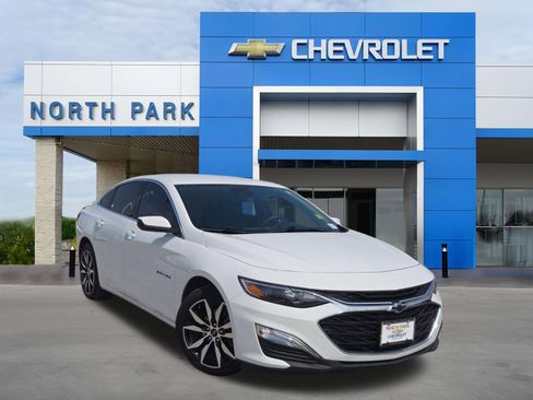Used 2024 Chevrolet Malibu RS FWD image 1