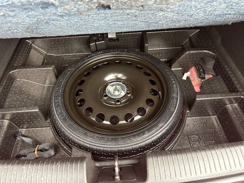 Used 2017 Chevrolet Cruze LT w/ Convenience Package image 12