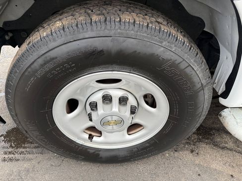 Used 2024 Chevrolet Express 2500 w/ Driver Convenience Package image 9