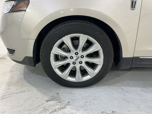 Used 2017 Lincoln MKT AWD image 6