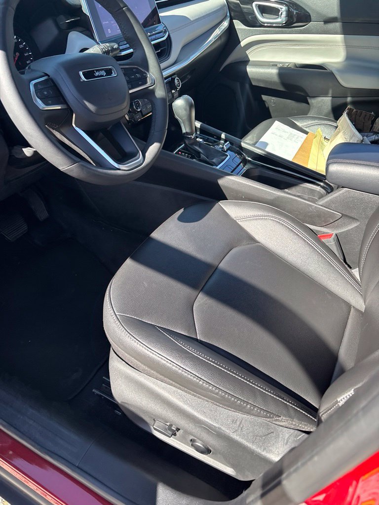 Used 2025 Jeep Compass Limited AWD/4WD image 8