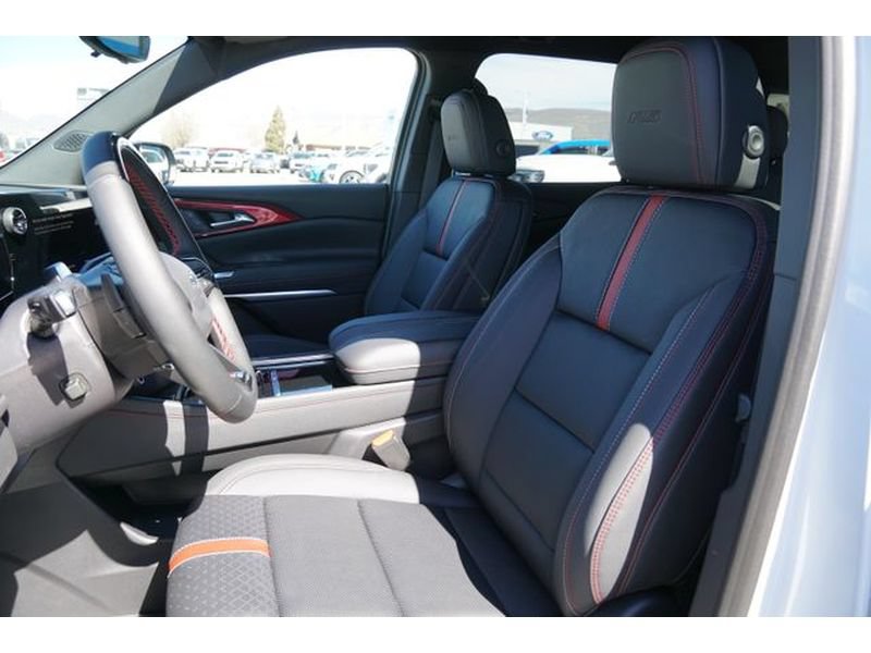 New 2026 Chevrolet Traverse RS w/ LPO, Floor Liner Package AWD/4WD image 8
