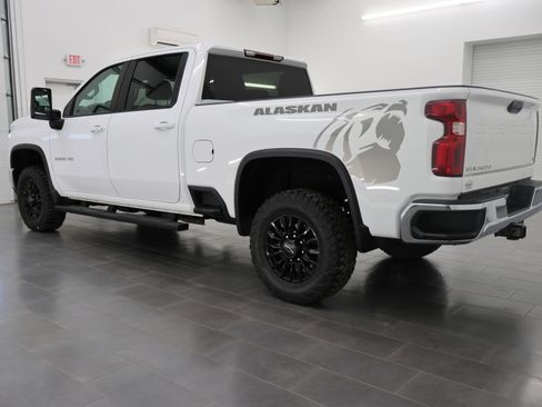Used 2023 Chevrolet Silverado 2500 LT w/ Convenience Package AWD/4WD image 6