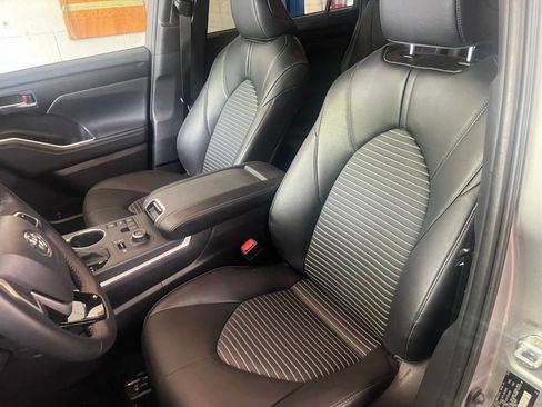 Used 2025 Toyota Highlander XSE image 25