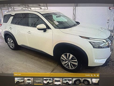 Used 2024 Nissan Pathfinder SL AWD/4WD image 2