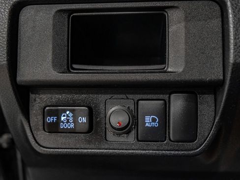 Used 2018 Toyota Tacoma SR w/ SR Convenience Package AWD/4WD image 26