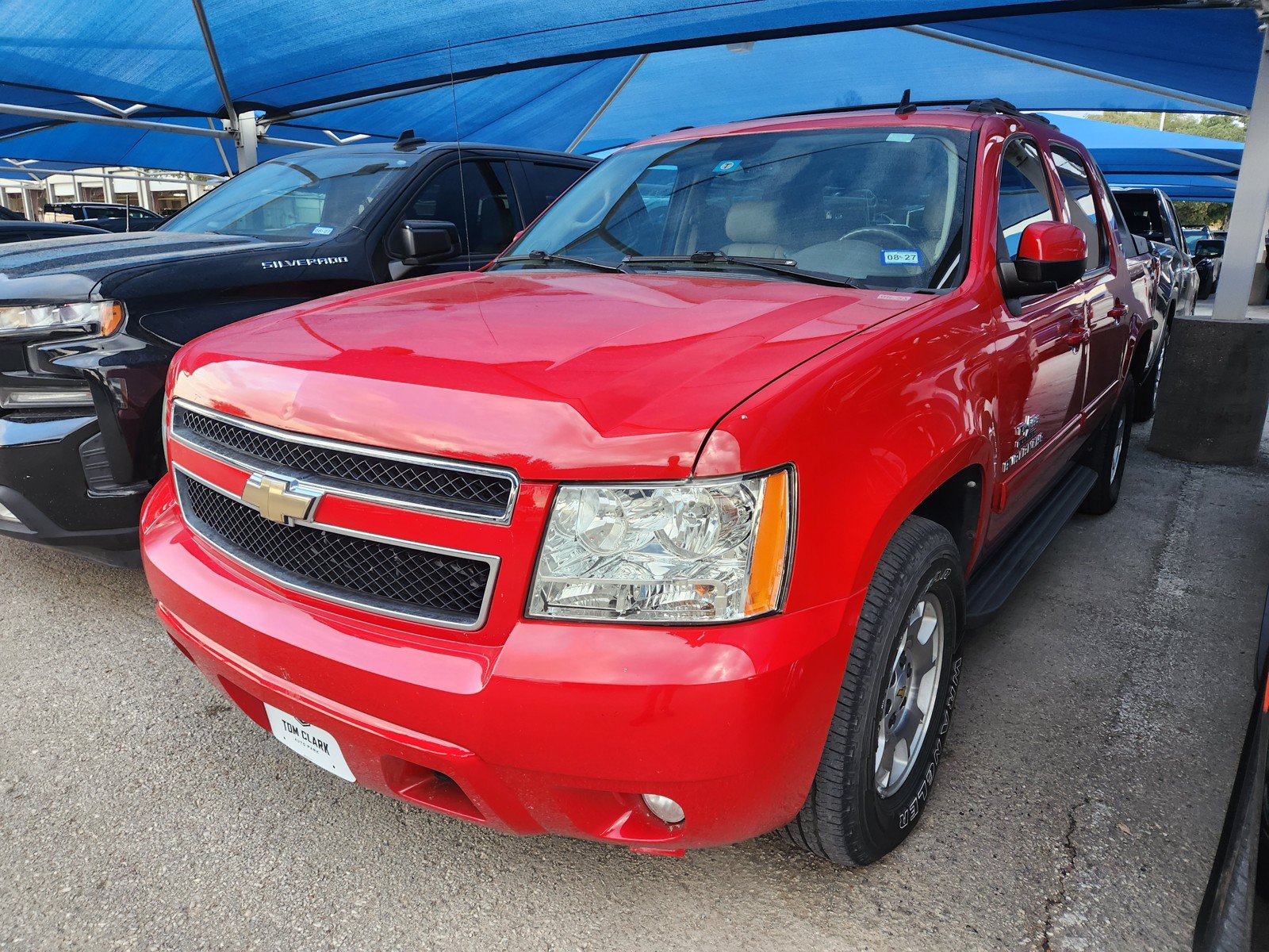 Used 2011 Chevrolet Avalanche LT RWD image 2