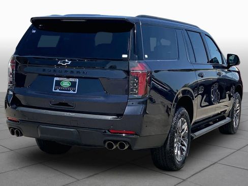 Used 2025 Chevrolet Suburban Z71 AWD/4WD image 12