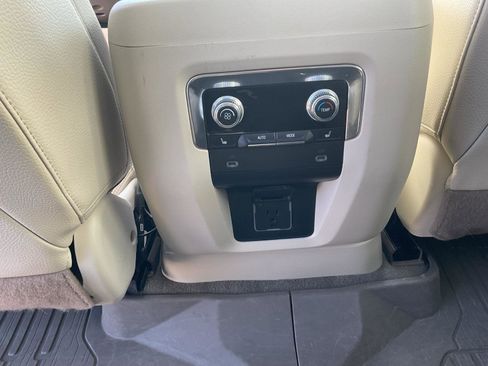 Used 2023 GMC Yukon XL Denali image 24