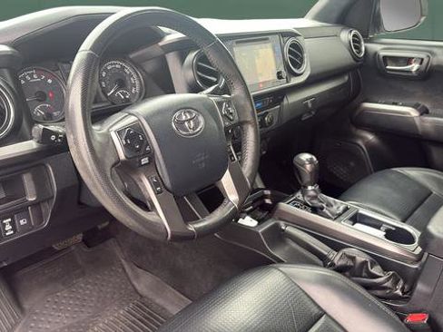 Used 2019 Toyota Tacoma TRD Off-Road image 18