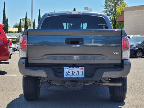 Certified 2022 Toyota Tacoma TRD Off-Road w/ Technology Package AWD/4WD image 7