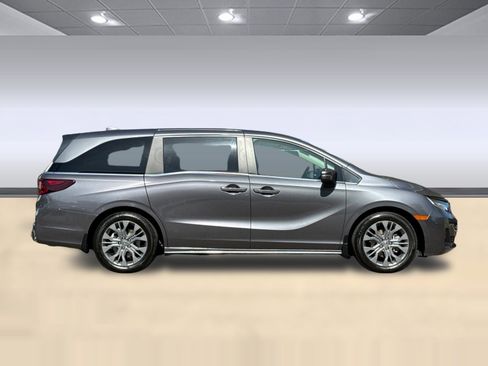 Certified 2025 Honda Odyssey Touring image 7