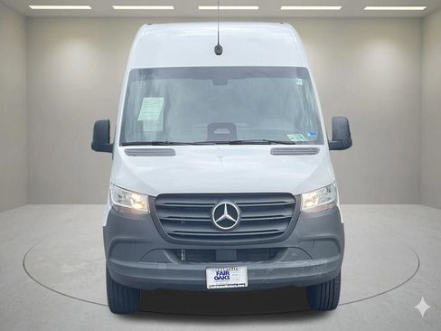 Used 2025 Mercedes-Benz Sprinter 2500 image 2