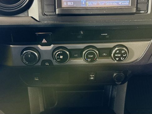 Certified 2017 Toyota Tacoma SR w/ Tow Package image 17