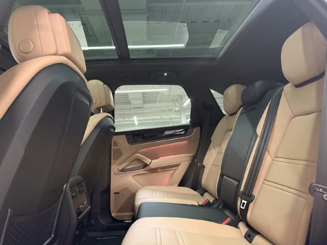 Certified 2026 Porsche Cayenne E-Hybrid AWD/4WD image 34