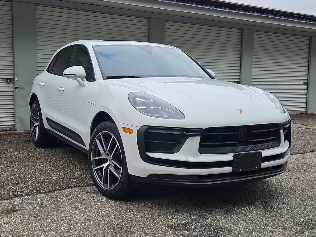 Certified 2026 Porsche Macan AWD/4WD image 9