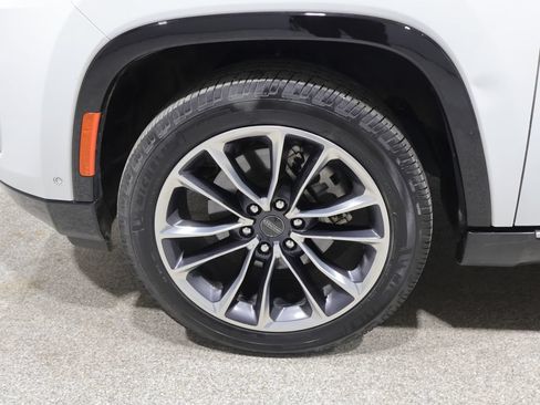 Used 2023 Jeep Wagoneer Series III w/ Premium Group I AWD/4WD image 9