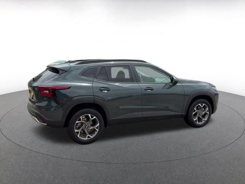 Used 2025 Chevrolet Trax LT FWD image 14