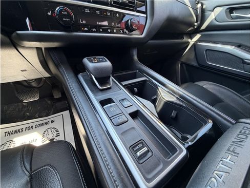 Used 2022 Nissan Pathfinder SL FWD image 44