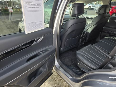 Used 2025 Genesis GV80 2.5T Standard image 15