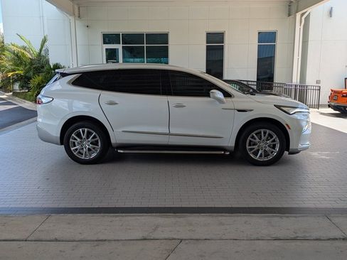 Used 2023 Buick Enclave Essence w/ Experience Buick Package FWD image 4