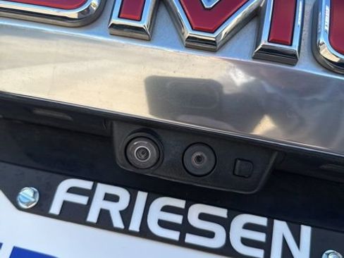 Used 2021 GMC Yukon XL Denali w/ Denali Premium Package image 9