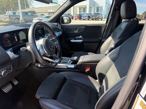 Used 2023 Mercedes-Benz GLB 250 image 9