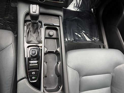 Used 2020 Volvo XC90 T6 Momentum image 20
