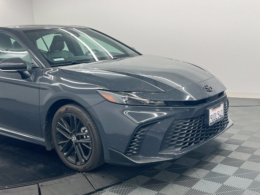 Used 2025 Toyota Camry SE FWD image 5