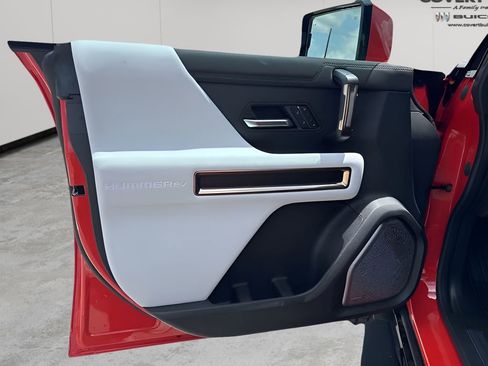 New 2025 GMC Hummer EV 2X w/ LPO, Dark Essentials Package image 33