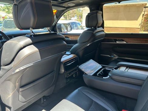 Used 2023 Jeep Grand Wagoneer L Series III AWD/4WD image 13