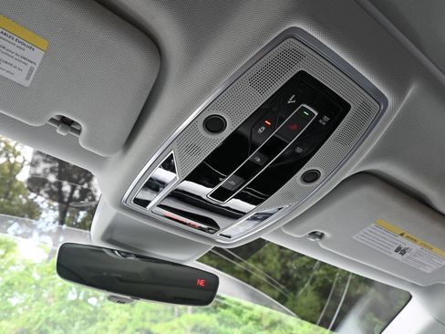 Used 2022 Audi A8 L 3.0T image 32